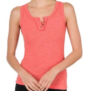 Women’s tank with buttons